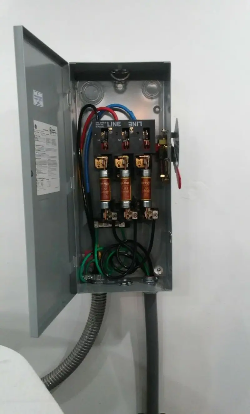 Three-phase disconnect switch installed for Smoke Detector Installation in Pine Hills